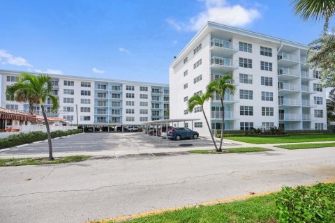Condo in Lauderdale-by-the-Sea, Florida, 2 bedrooms  № 1924681 - photo 3