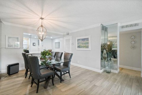 Condo in Lauderdale-by-the-Sea, Florida, 2 bedrooms  № 1924681 - photo 13