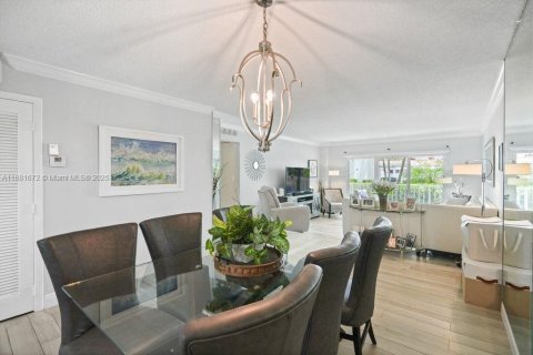 Condo in Lauderdale-by-the-Sea, Florida, 2 bedrooms  № 1924681 - photo 12