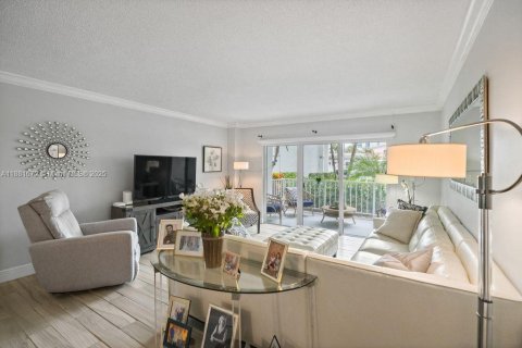 Condo in Lauderdale-by-the-Sea, Florida, 2 bedrooms  № 1924681 - photo 15