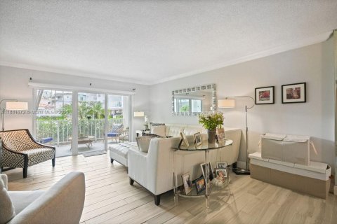 Condo in Lauderdale-by-the-Sea, Florida, 2 bedrooms  № 1924681 - photo 16