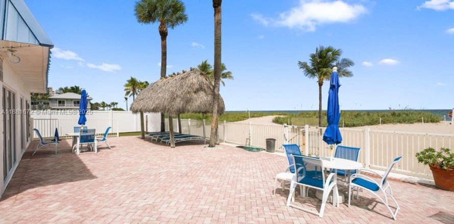 Condo in Lauderdale-by-the-Sea, Florida, 2 bedrooms  № 1924681