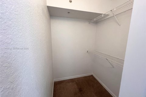 Copropriété à louer à North Miami, Floride: 3 chambres, 100.24 m2 № 2025206 - photo 10