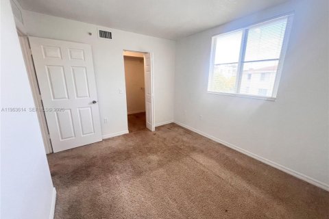 Copropriété à louer à North Miami, Floride: 3 chambres, 100.24 m2 № 2025206 - photo 7