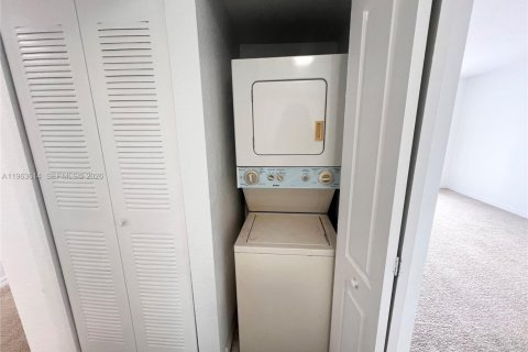 Copropriété à louer à North Miami, Floride: 3 chambres, 100.24 m2 № 2025206 - photo 6