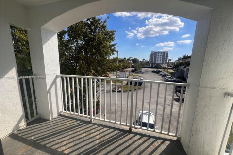 Copropriété à louer à North Miami, Floride: 3 chambres, 100.24 m2 № 2025206 - photo 13