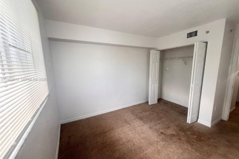 Copropriété à louer à North Miami, Floride: 3 chambres, 100.24 m2 № 2025206 - photo 8