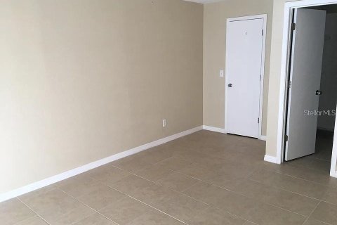 Villa ou maison à louer à Kissimmee, Floride: 3 chambres, 107.02 m2 № 2095392 - photo 4