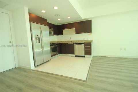 Condo in Miami, Florida, 1 bedroom  № 2033229 - photo 2