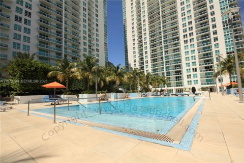 Condo in Miami, Florida, 1 bedroom  № 2033229 - photo 22