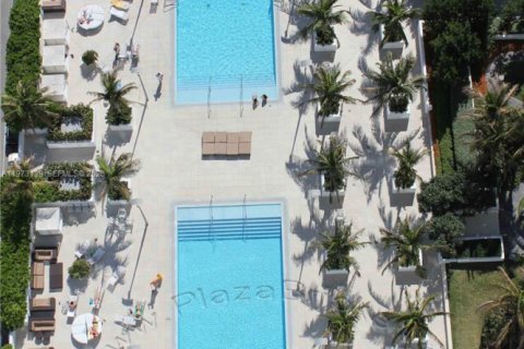Condo in Miami, Florida, 1 bedroom  № 2033229 - photo 15