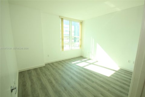 Condo in Miami, Florida, 1 bedroom  № 2033229 - photo 11