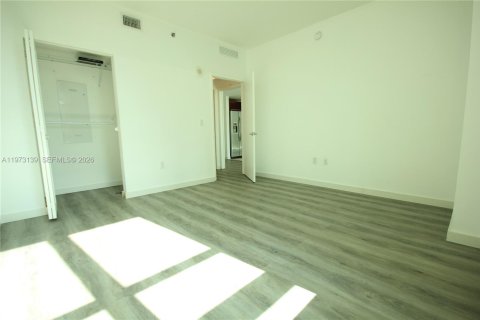 Condo in Miami, Florida, 1 bedroom  № 2033229 - photo 13