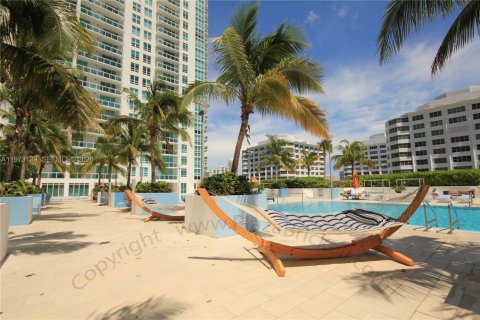 Condo in Miami, Florida, 1 bedroom  № 2033229 - photo 17