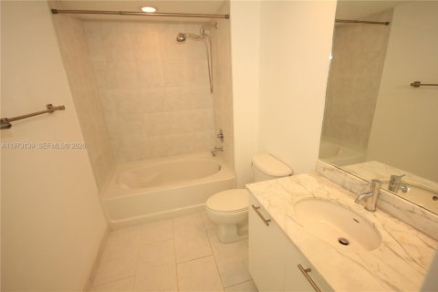 Condo in Miami, Florida, 1 bedroom  № 2033229 - photo 9
