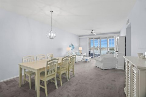 Condo in South Pasadena, Florida, 2 bedrooms  № 2158030 - photo 13