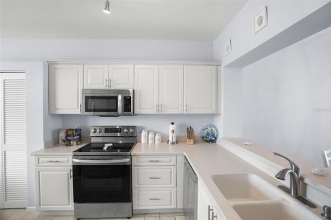 Condo in South Pasadena, Florida, 2 bedrooms  № 2158030 - photo 16