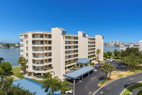 Condo in South Pasadena, Florida, 2 bedrooms  № 2158030 - photo 2
