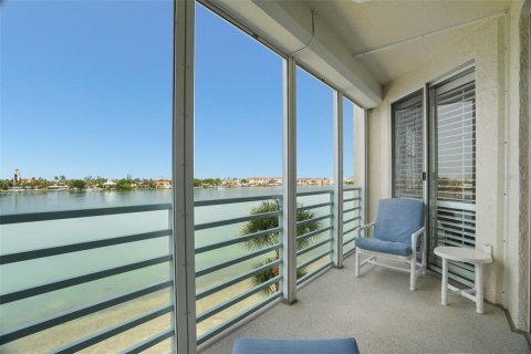 Condo in South Pasadena, Florida, 2 bedrooms  № 2158030 - photo 8