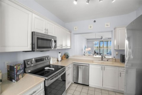 Condo in South Pasadena, Florida, 2 bedrooms  № 2158030 - photo 18