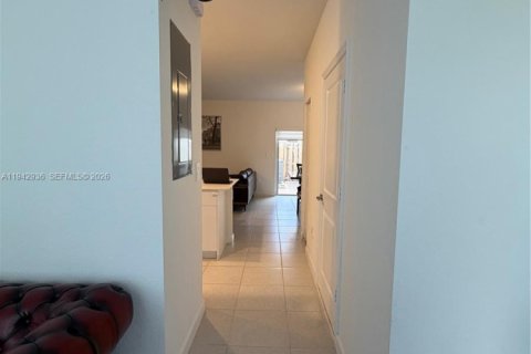 Touwnhouse à vendre à Homestead, Floride: 3 chambres, 135.64 m2 № 1999281 - photo 2