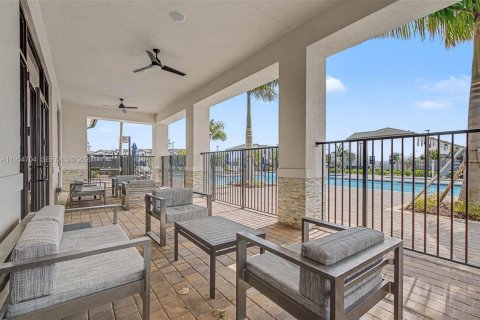 Touwnhouse à vendre à Homestead, Floride: 3 chambres, 123.37 m2 № 2018013 - photo 25