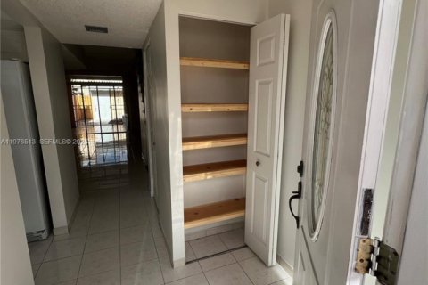 Touwnhouse à louer à Hialeah, Floride: 2 chambres, 84.36 m2 № 2044517 - photo 8