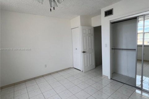 Touwnhouse à louer à Hialeah, Floride: 2 chambres, 84.36 m2 № 2044517 - photo 18