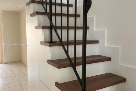 Touwnhouse à louer à Hialeah, Floride: 2 chambres, 84.36 m2 № 2044517 - photo 4