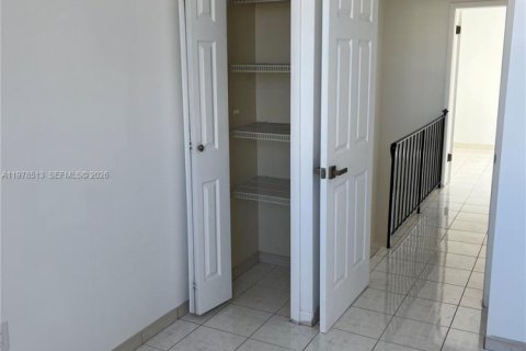 Touwnhouse à louer à Hialeah, Floride: 2 chambres, 84.36 m2 № 2044517 - photo 12