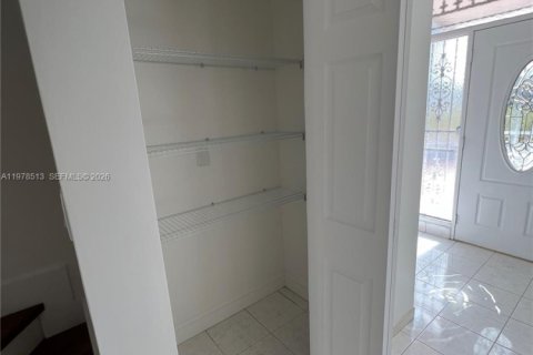 Touwnhouse à louer à Hialeah, Floride: 2 chambres, 84.36 m2 № 2044517 - photo 10