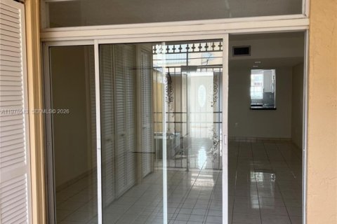 Touwnhouse à louer à Hialeah, Floride: 2 chambres, 84.36 m2 № 2044517 - photo 22