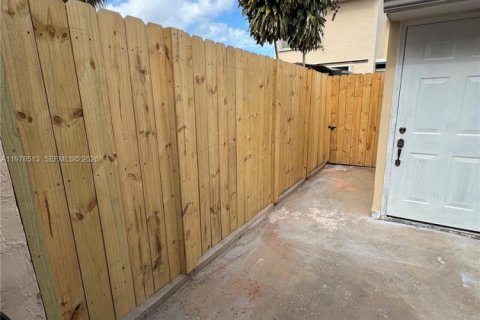 Touwnhouse à louer à Hialeah, Floride: 2 chambres, 84.36 m2 № 2044517 - photo 25