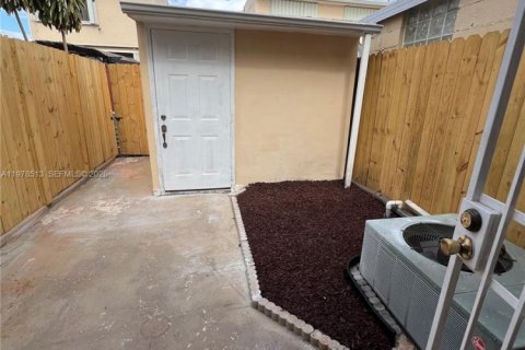 Touwnhouse à louer à Hialeah, Floride: 2 chambres, 84.36 m2 № 2044517 - photo 24