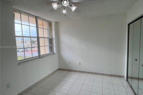Touwnhouse à louer à Hialeah, Floride: 2 chambres, 84.36 m2 № 2044517 - photo 17