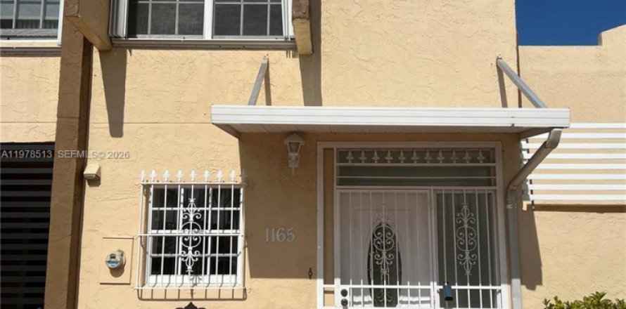 Touwnhouse à Hialeah, Floride 2 chambres, 84.36 m2 № 2044517