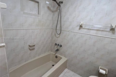 Touwnhouse à louer à Hialeah, Floride: 2 chambres, 84.36 m2 № 2044517 - photo 16