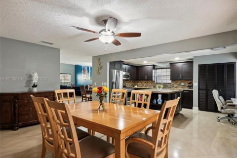 Villa ou maison à vendre à Sunrise, Floride: 4 chambres, 193.14 m2 № 1949753 - photo 6