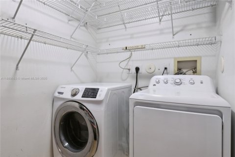 Villa ou maison à vendre à Sunrise, Floride: 4 chambres, 193.14 m2 № 1949753 - photo 19