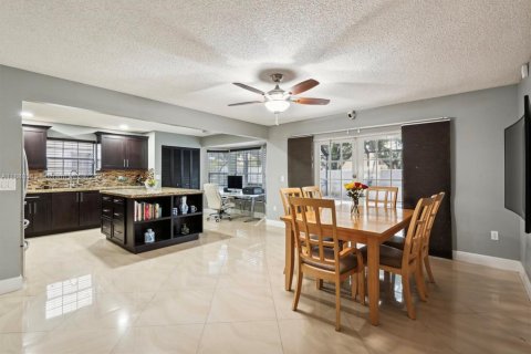 Villa ou maison à vendre à Sunrise, Floride: 4 chambres, 193.14 m2 № 1949753 - photo 8