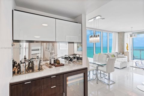 Copropriété à vendre à Miami Beach, Floride: 2 chambres, 119.84 m2 № 1998694 - photo 11