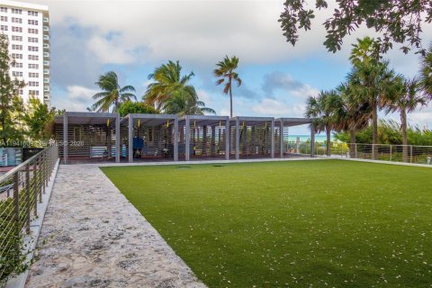 Copropriété à vendre à Miami Beach, Floride: 2 chambres, 119.84 m2 № 1998694 - photo 23