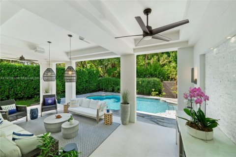 House in Miami, Florida 4 bedrooms, 270.53 sq.m. № 1954950 - photo 14