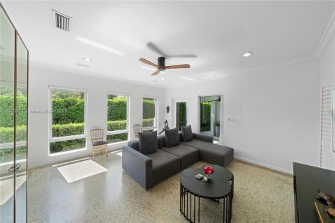 House in Miami, Florida 4 bedrooms, 270.53 sq.m. № 1954950 - photo 15