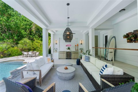 House in Miami, Florida 4 bedrooms, 270.53 sq.m. № 1954950 - photo 13