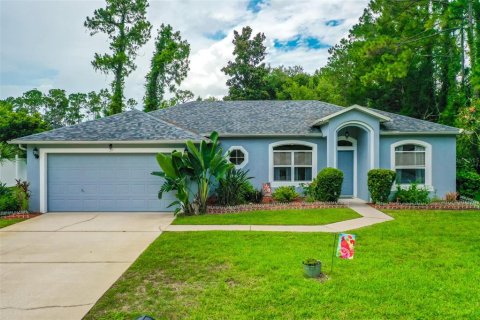 House in Palm Coast, Florida 3 bedrooms, 149.57 sq.m. № 1810202 - photo 1