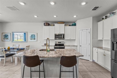 House in Bradenton, Florida 4 bedrooms, 256.04 sq.m. № 2217210 - photo 11