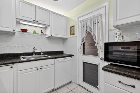 Купить кондоминиум в Майами, Флорида 1 спальня, 82.03м2, № 2025006 - фото 12