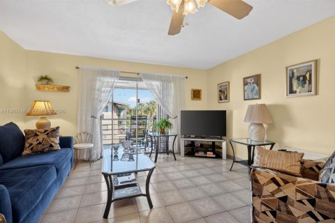 Купить кондоминиум в Майами, Флорида 1 спальня, 82.03м2, № 2025006 - фото 2