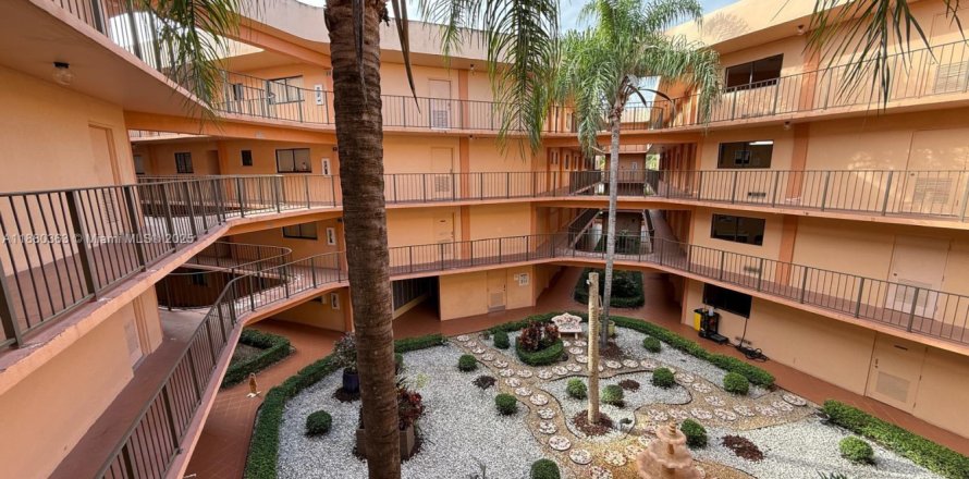 Condo à Miami, Floride, 2 chambres  № 2042210